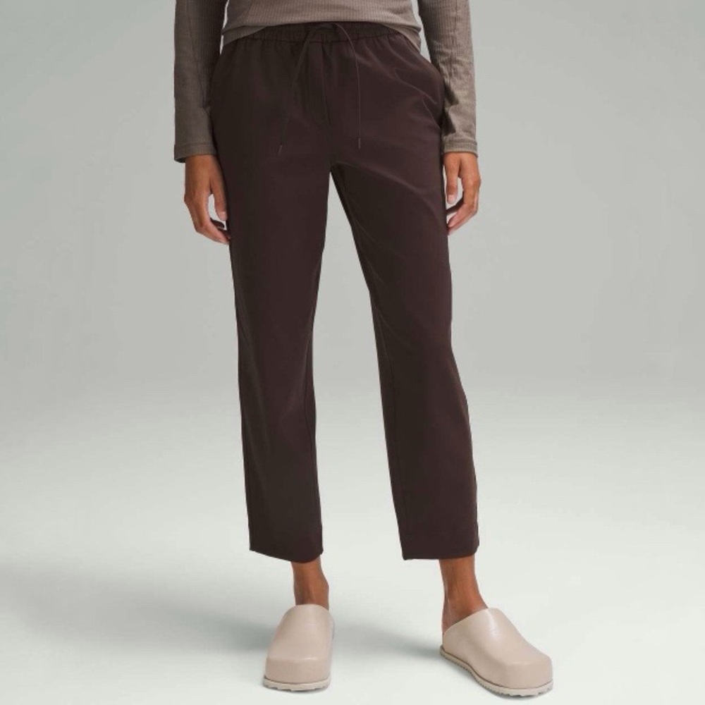 Lululemon Tapered Leg Mid Rise Pant 7/8 Length Luxtreme Size L Espresso Pockets